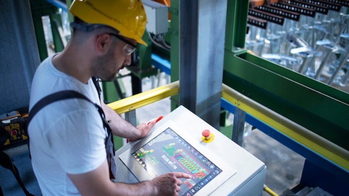 Comment moderniser une installation grâce à un automate programmable industriel ?